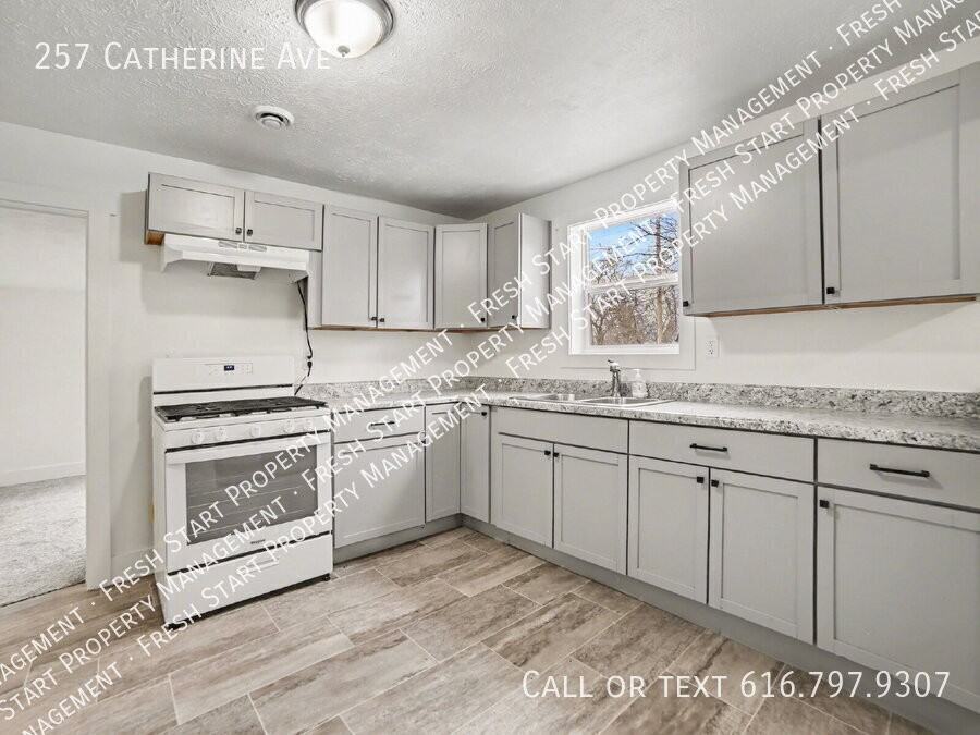 257 Catherine Ave - Photo 4 of 16