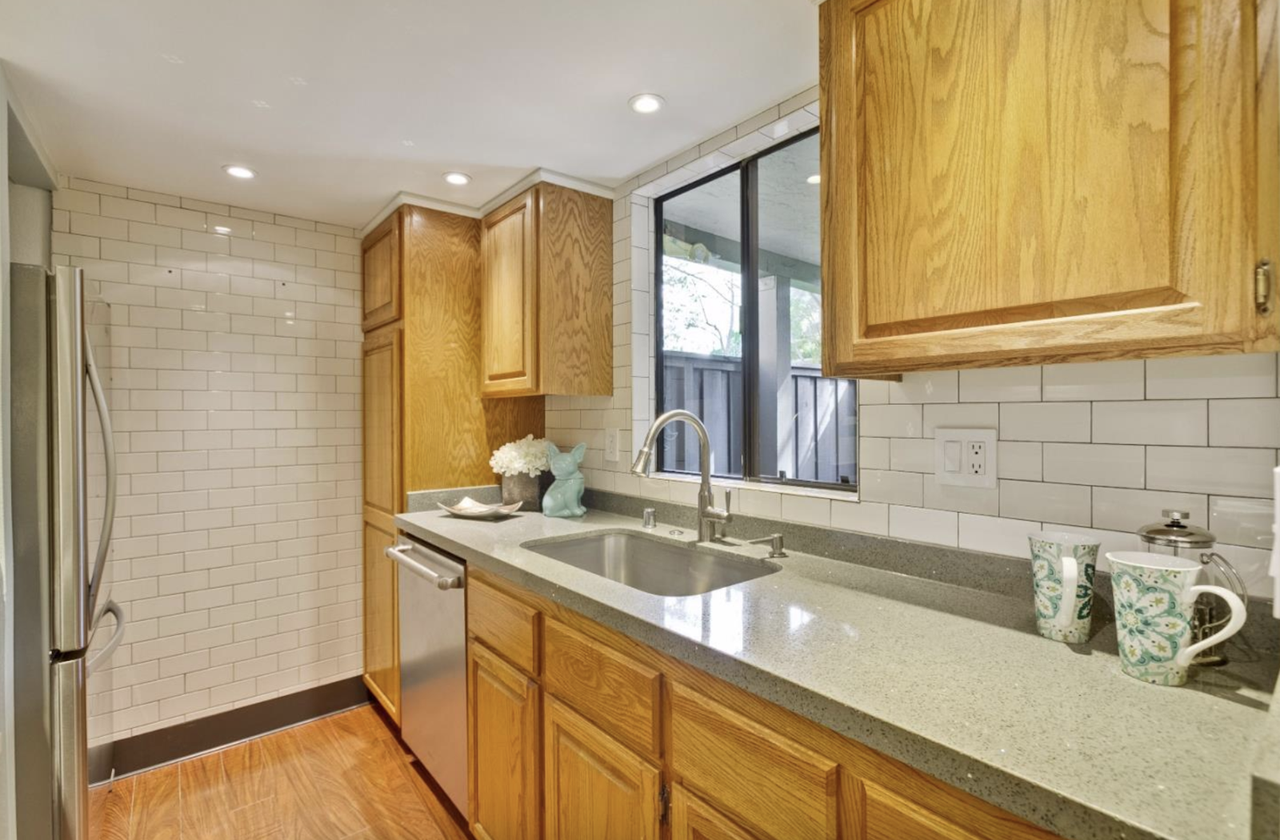 5194 Makati Circle - Photo 4 of 19