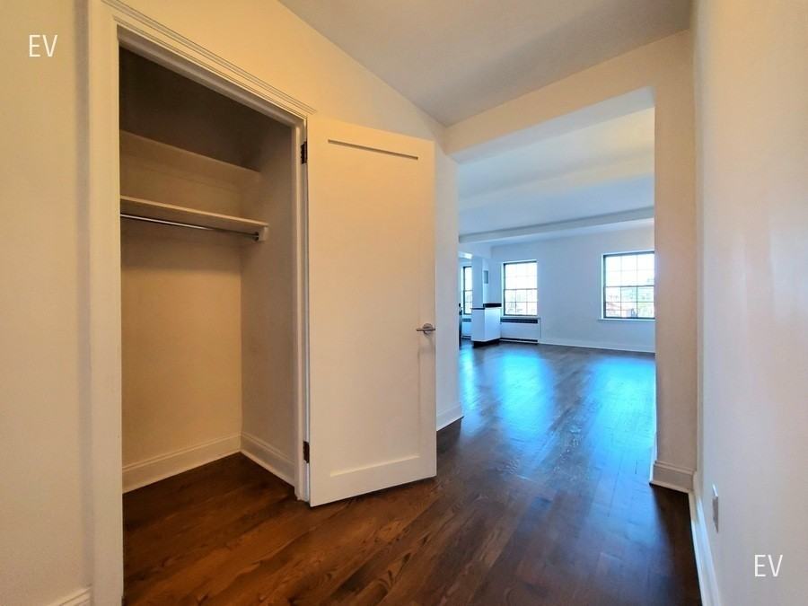 80 Cranberry St - Photo 2 of 5