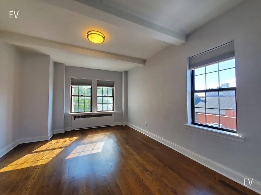 80 Cranberry St - Photo 3 of 5