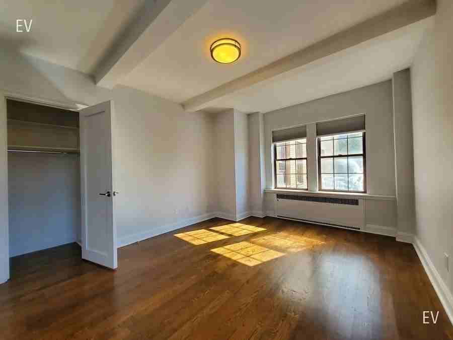 80 Cranberry St - Photo 4 of 5