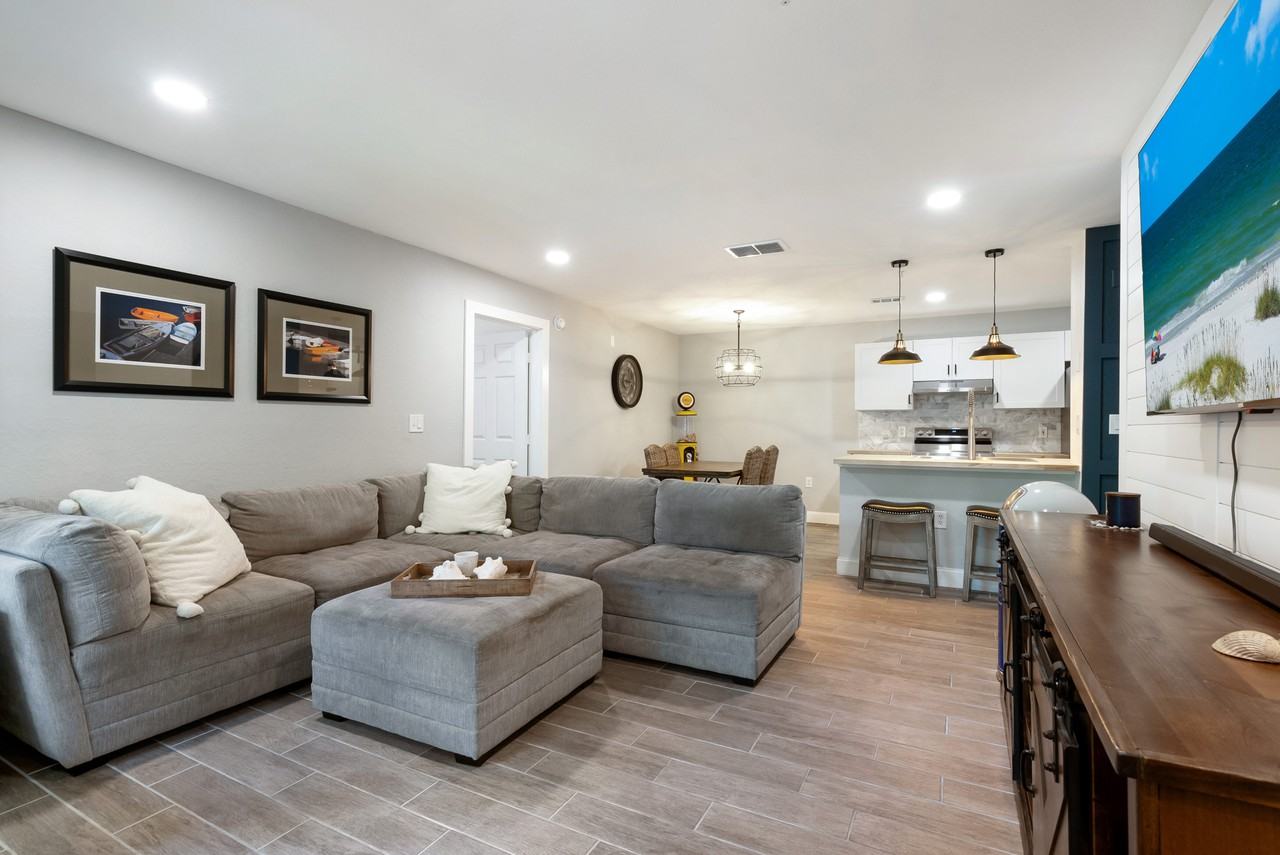 7424 Vista Way - Photo 2 of 24