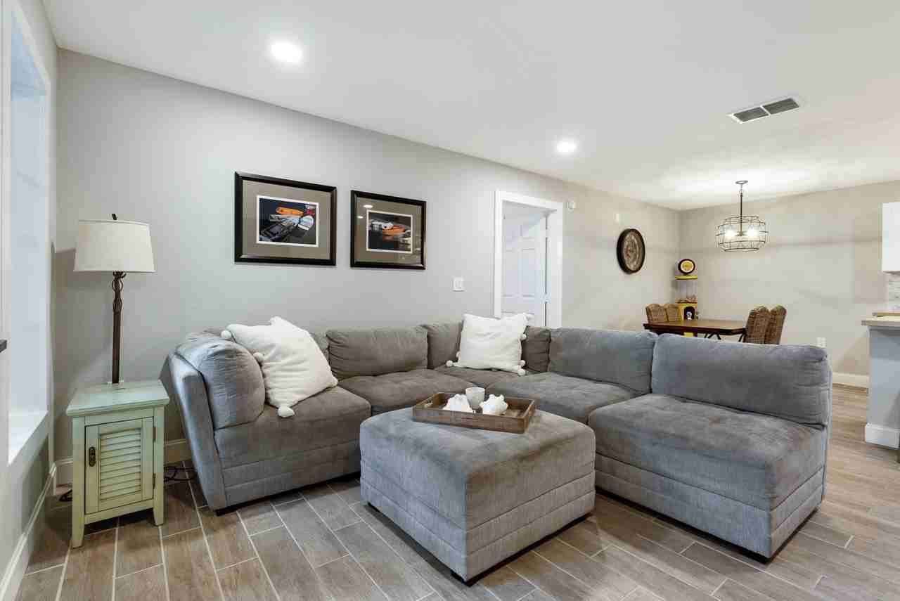 7424 Vista Way - Photo 3 of 24