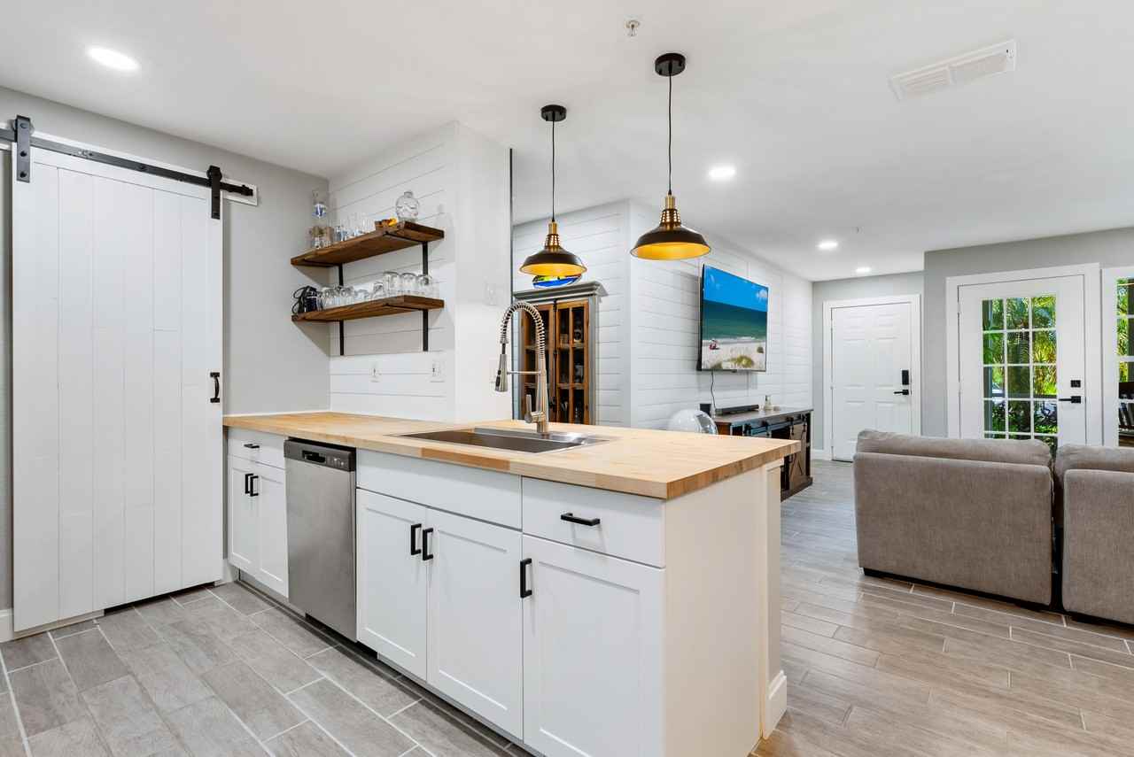 7424 Vista Way - Photo 7 of 24