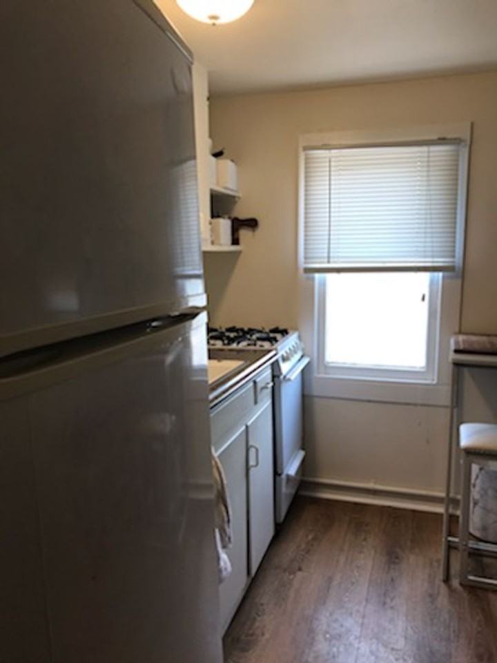 831 Midland Ave - Photo 5 of 26