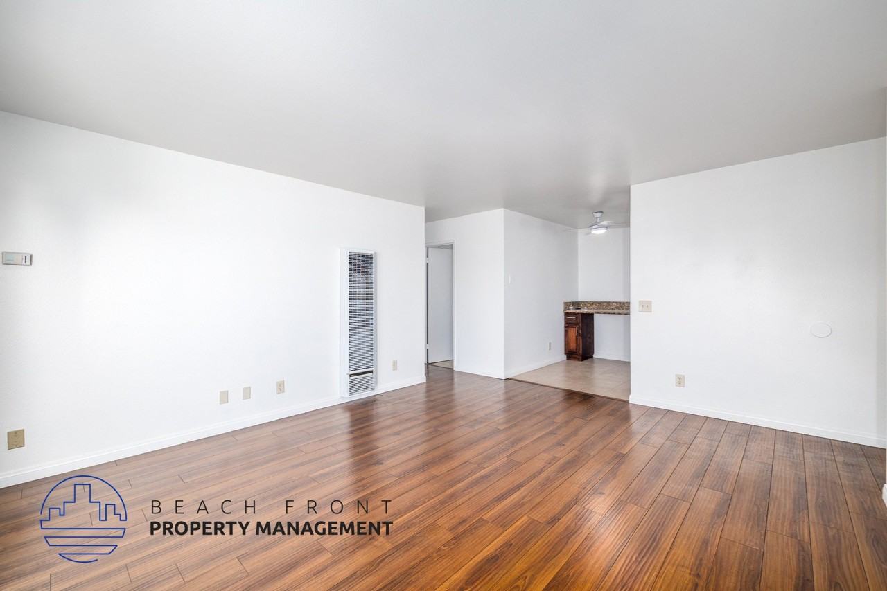 2422 E. 11th St. - Photo 5 of 19
