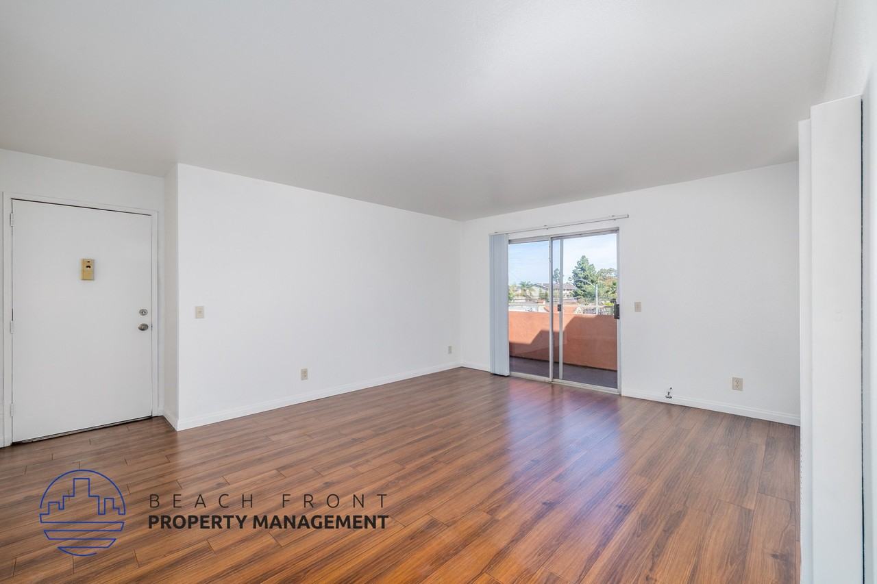 2422 E. 11th St. - Photo 6 of 19