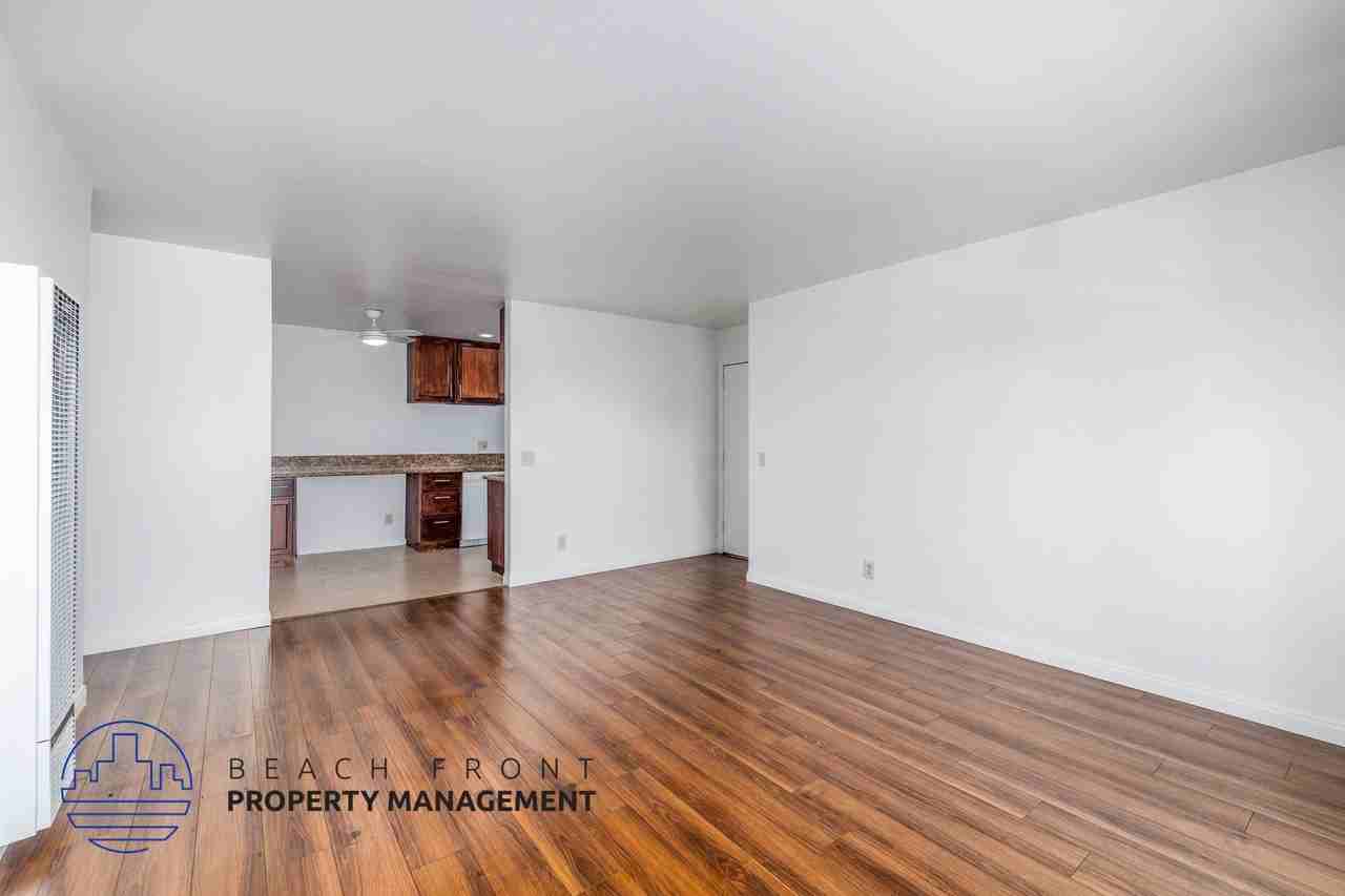 2422 E. 11th St. - Photo 7 of 19