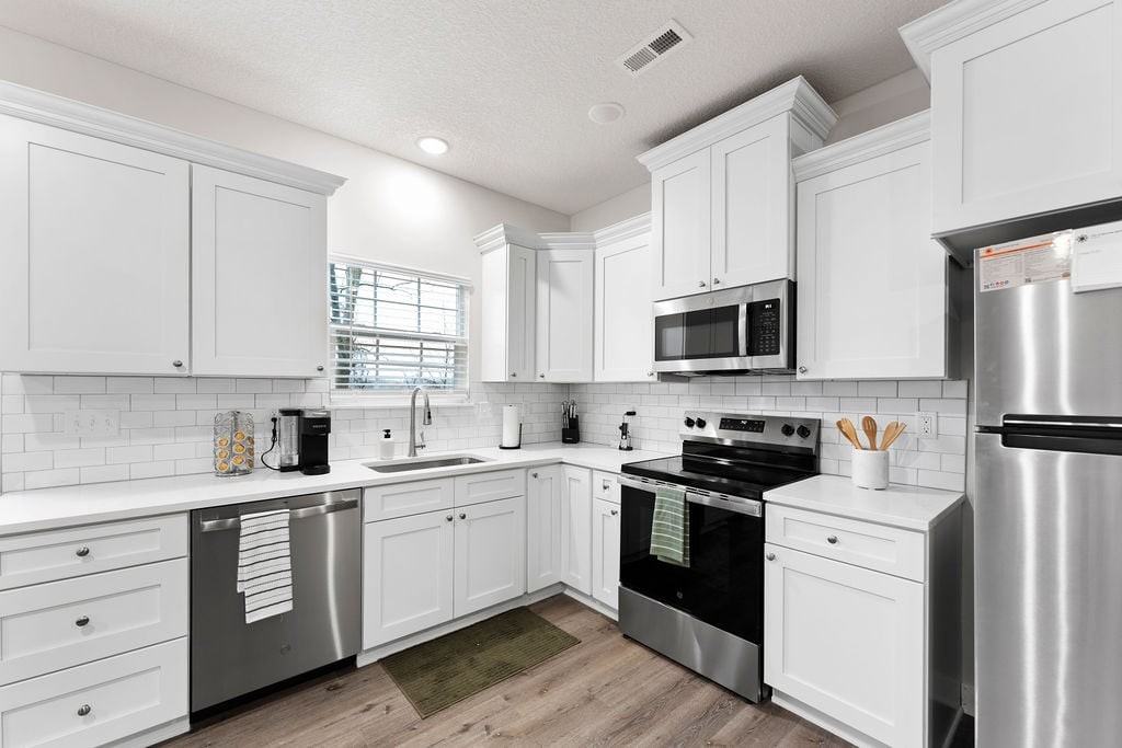 Sandstone Pointe - Photo 3 of 27