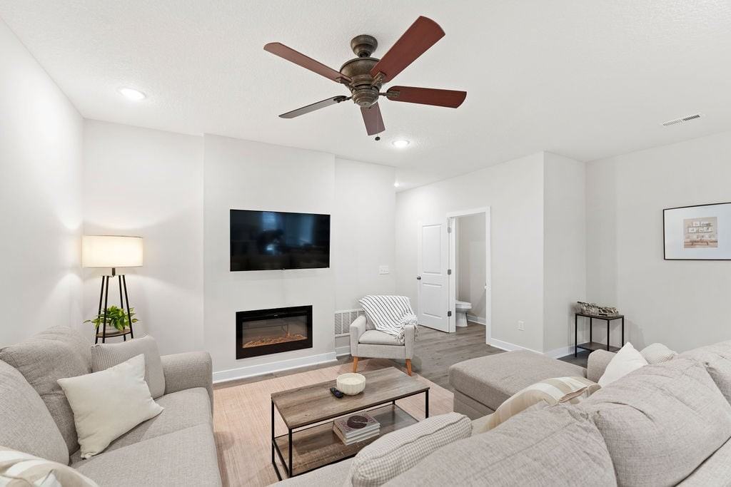 Sandstone Pointe - Photo 5 of 27