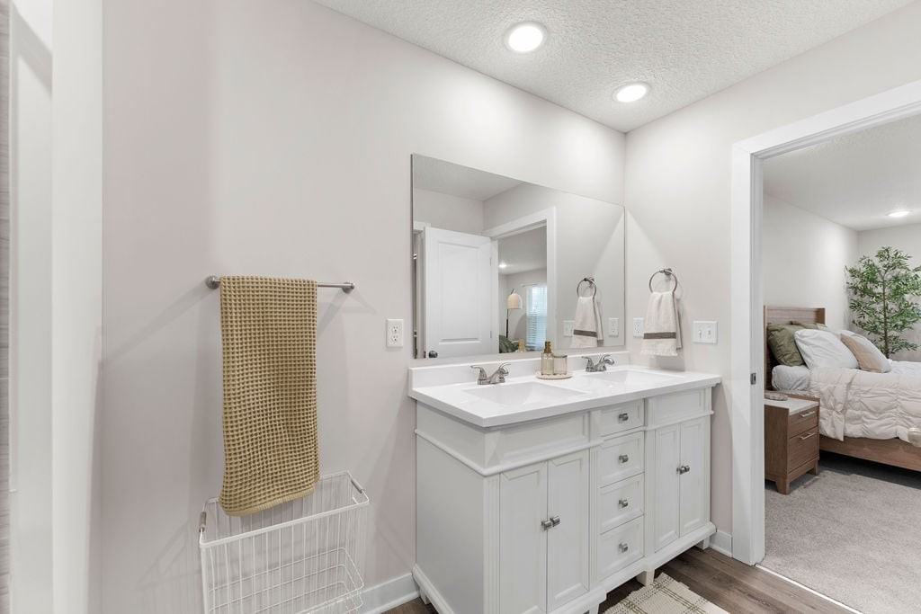 Sandstone Pointe - Photo 7 of 27