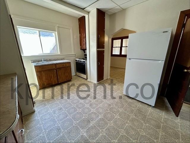 401 2nd Ave SW - Photo 3 of 10