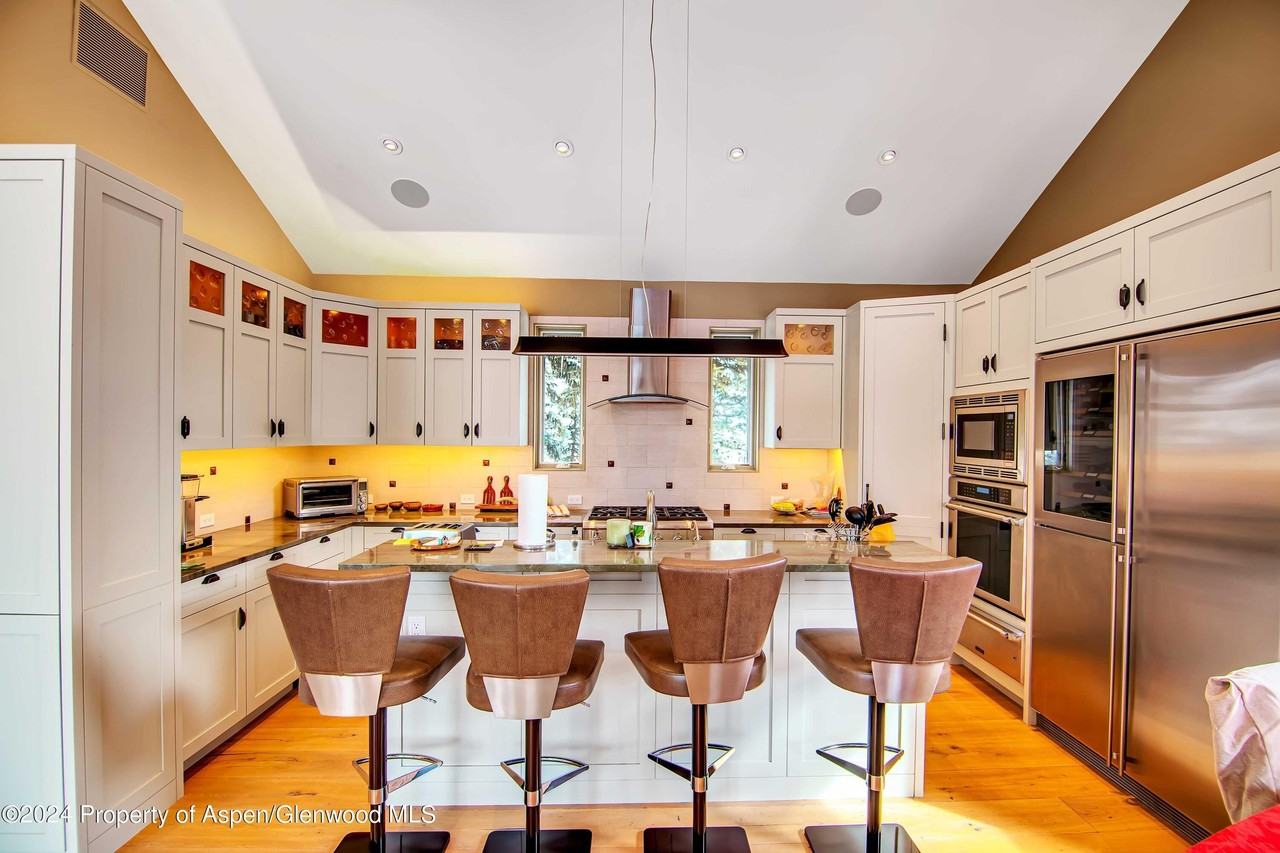 500 Fairway Dr - Photo 7 of 34