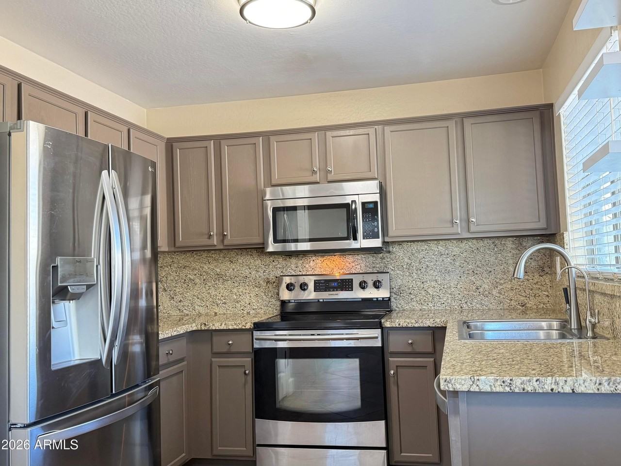 23644 W Parkway Dr - Photo 2 of 25