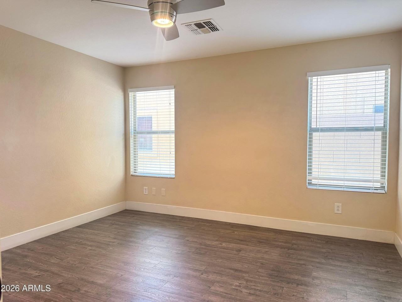 23644 W Parkway Dr - Photo 7 of 25