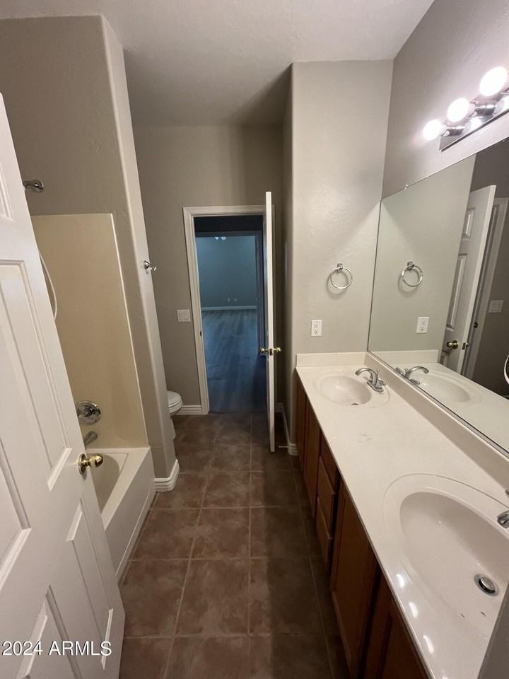 17749 W Statler Dr - Photo 5 of 25