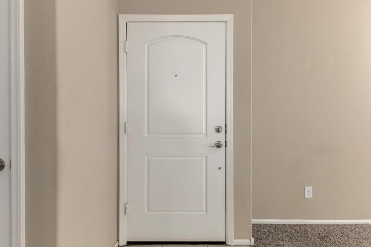 7742 W Palm Ln - Photo 4 of 34