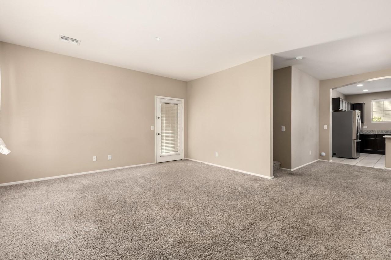 7742 W Palm Ln - Photo 7 of 34