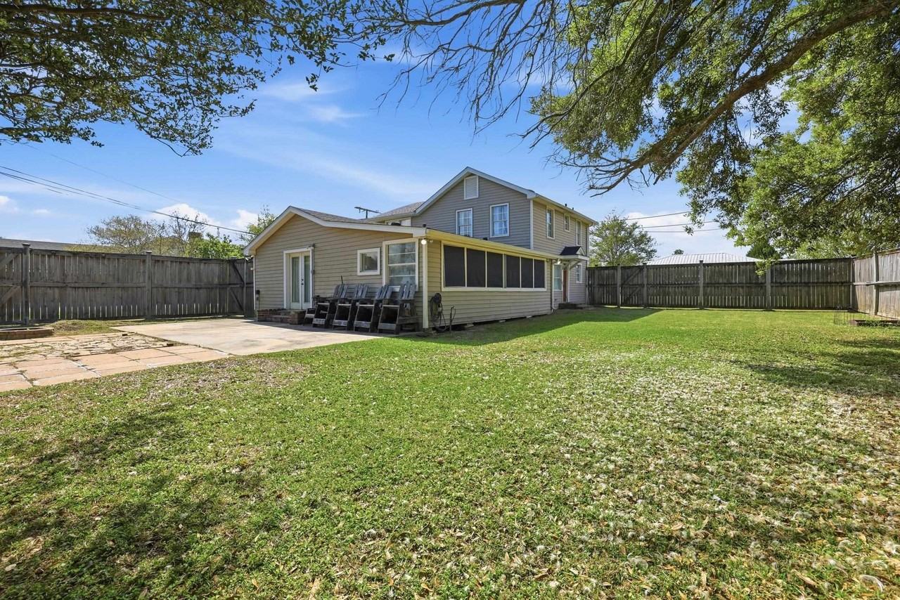 301 Washington Ave - Photo 3 of 17