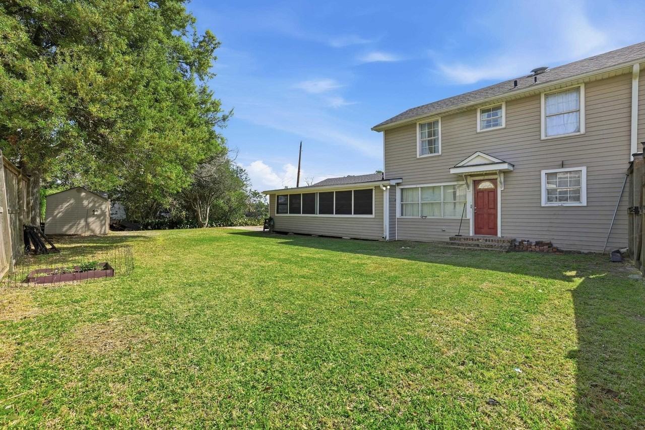 301 Washington Ave - Photo 4 of 17