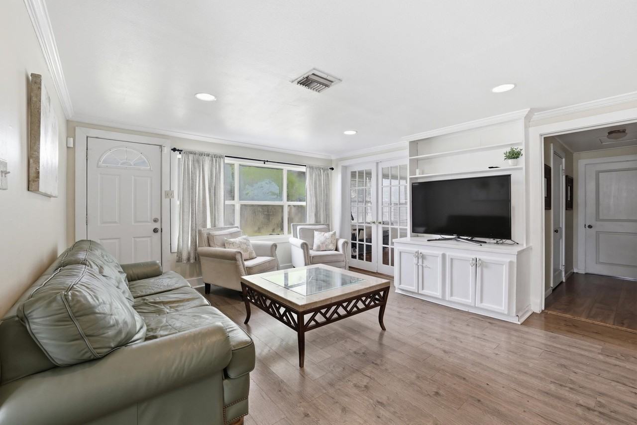 301 Washington Ave - Photo 5 of 17