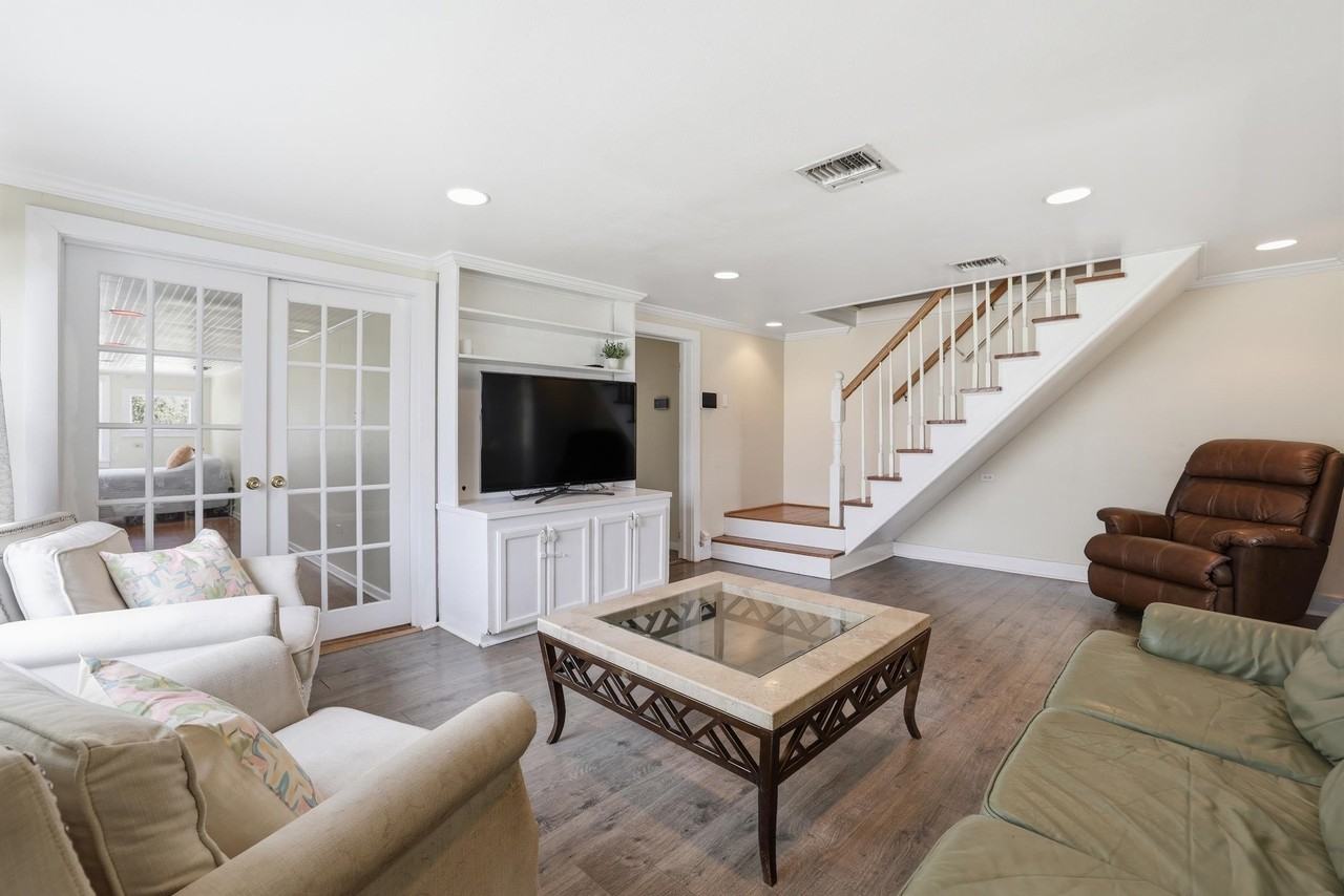 301 Washington Ave - Photo 6 of 17