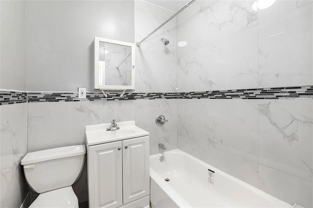 79 Clermont Ave - Photo 7 of 14