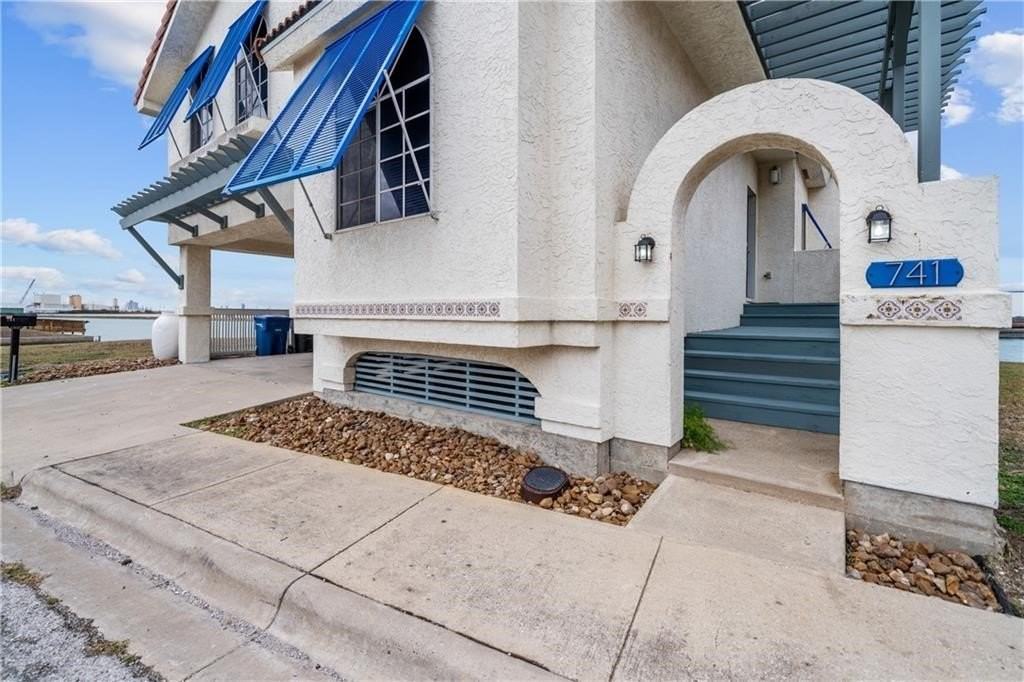 741 Snug Hbr - Photo 3 of 40