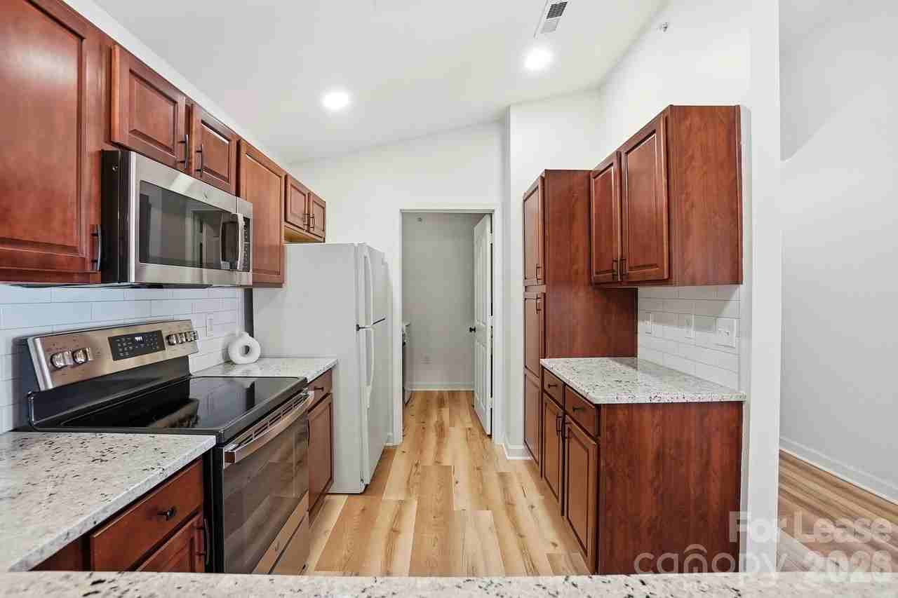 17122 Red Feather Dr - Photo 5 of 25