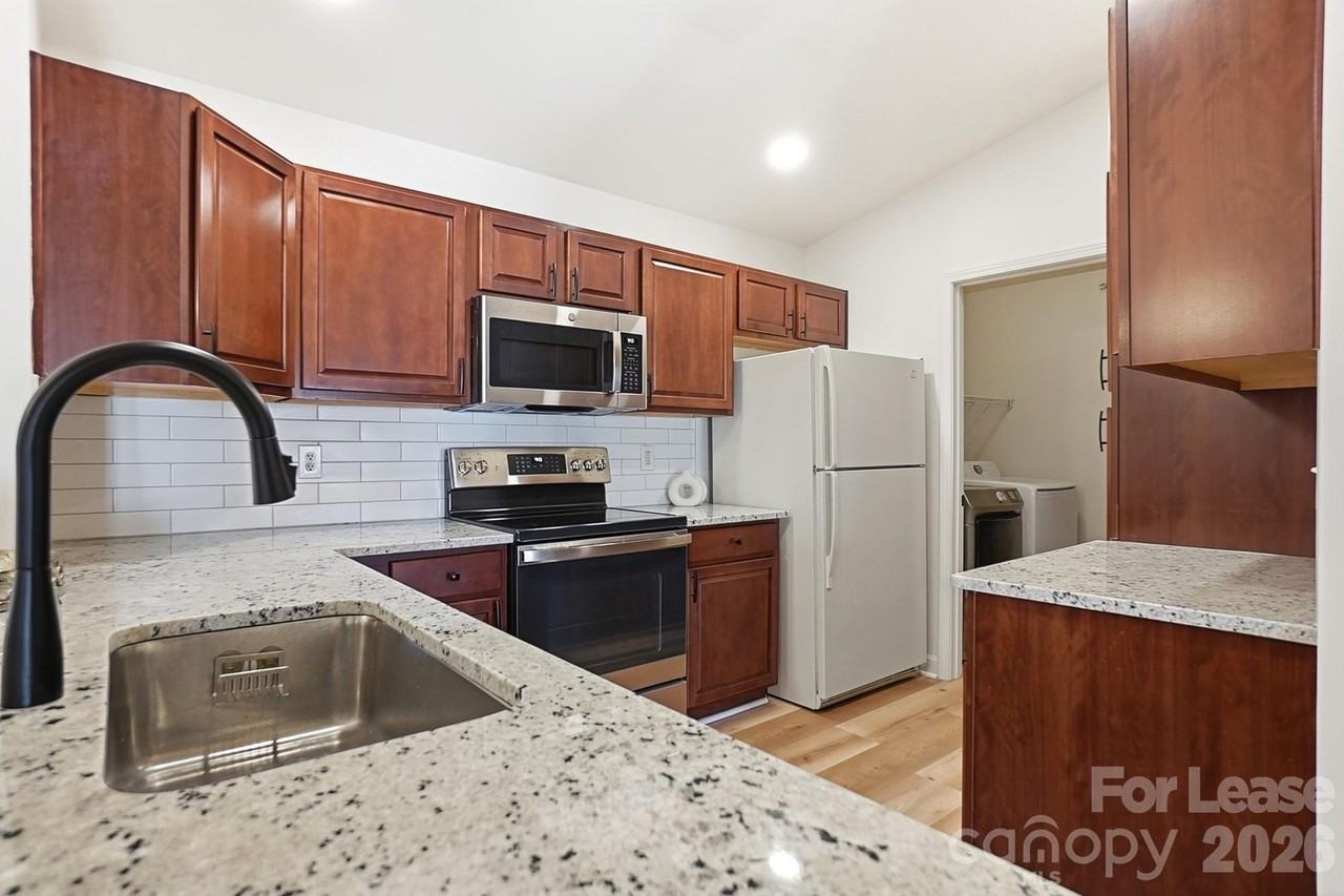 17122 Red Feather Dr - Photo 6 of 25