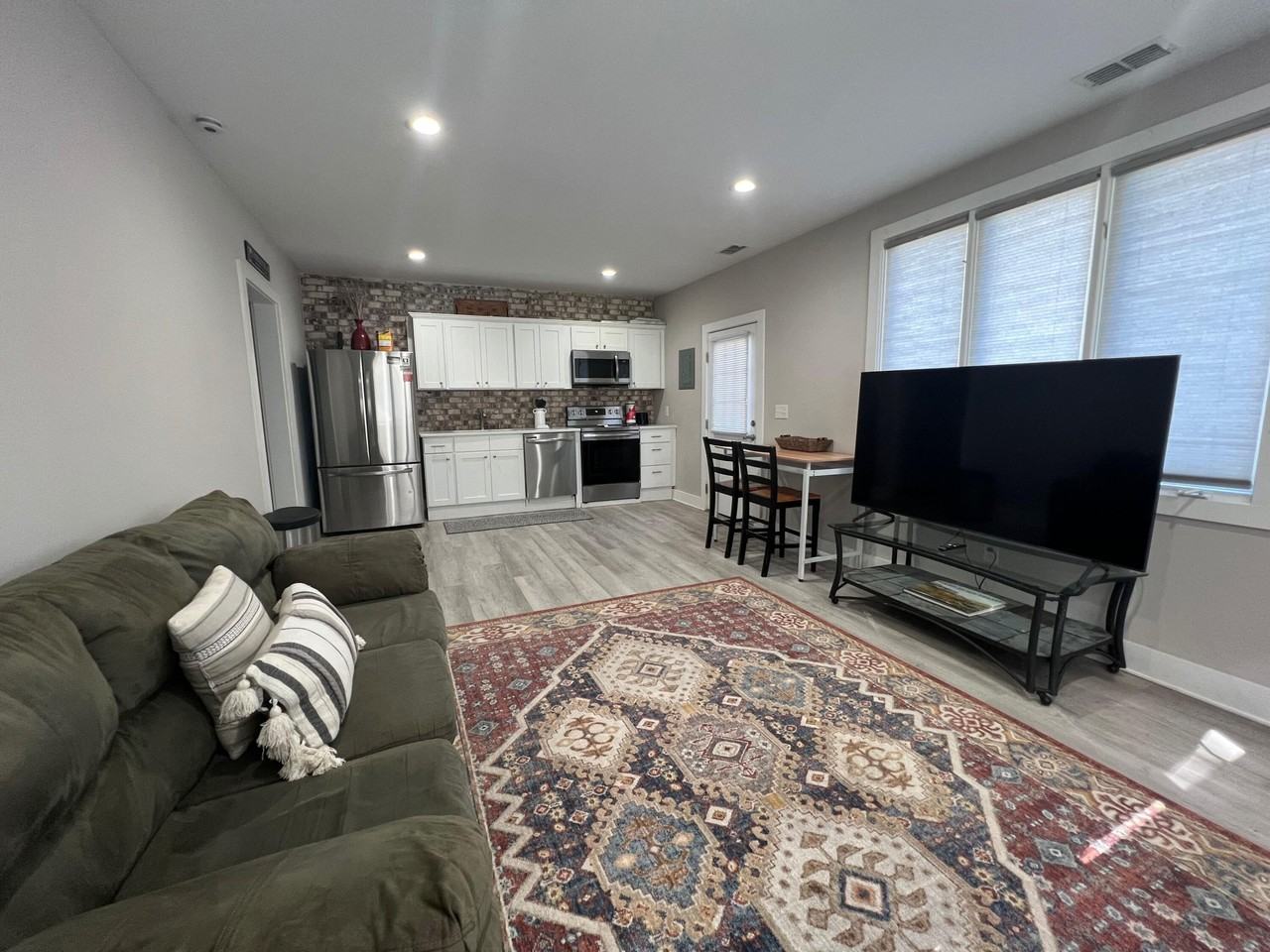 747 Harbor View Rd - Photo 3 of 16