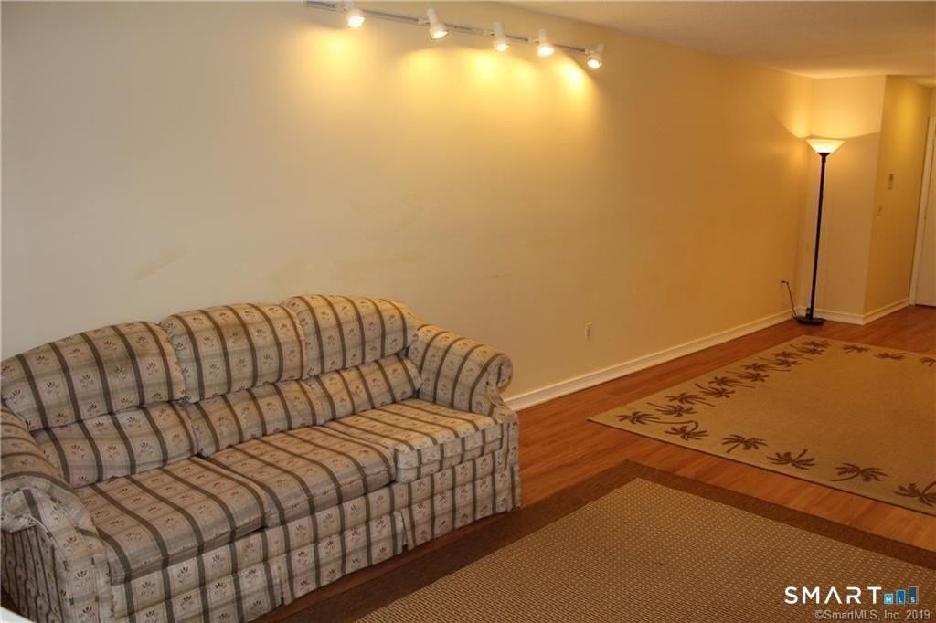 20 Woodsedge Dr Apt 2b - Photo 4 of 27