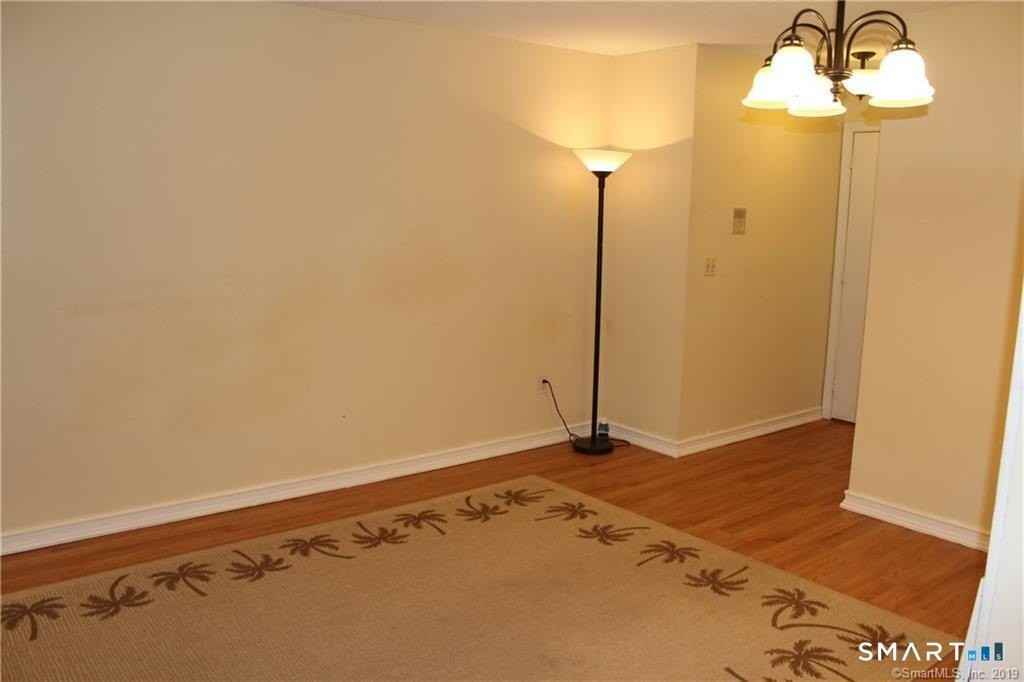 20 Woodsedge Dr Apt 2b - Photo 6 of 27