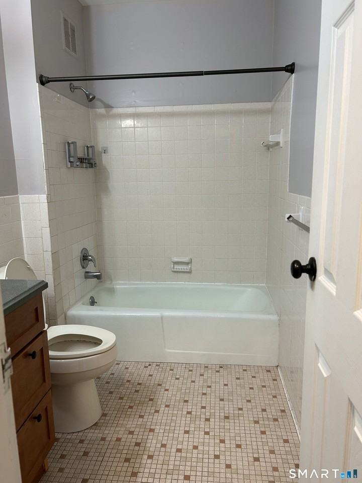 26 Balance Rock Rd Apt 5 - Photo 3 of 12