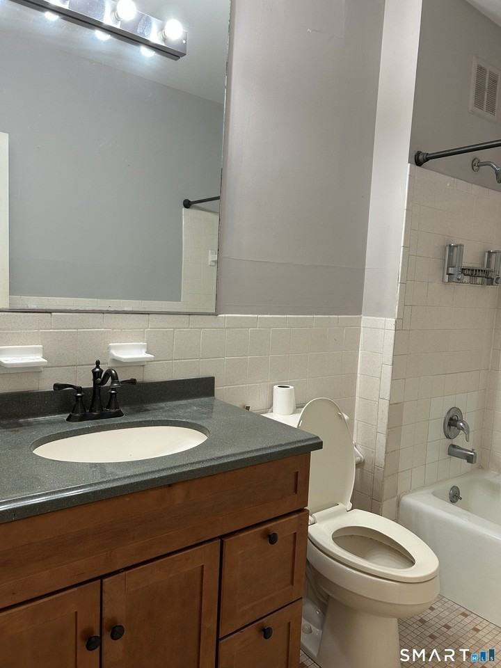 26 Balance Rock Rd Apt 5 - Photo 4 of 12