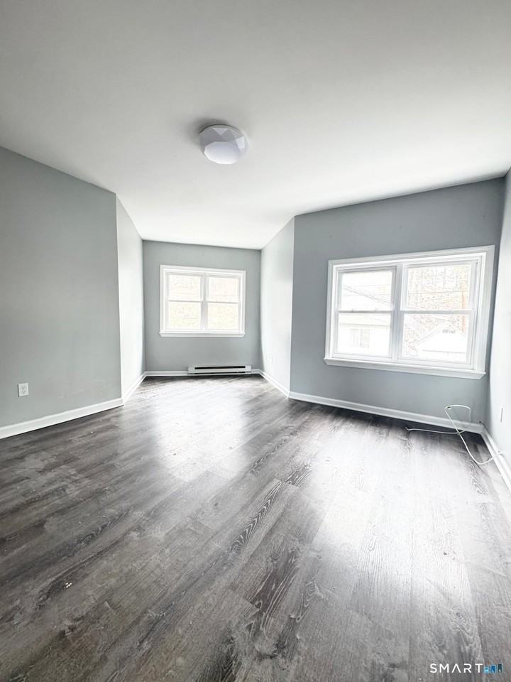 33 Pond St - Photo 7 of 8