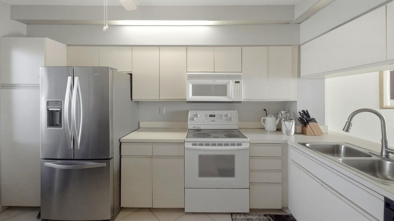 2300 Ne 33rd Ave - Photo 7 of 22