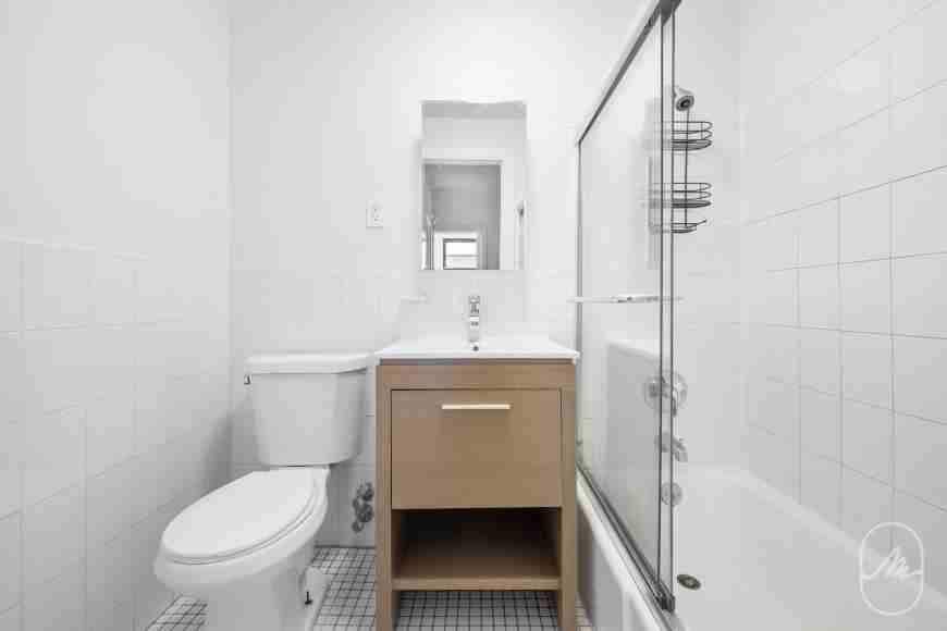 309 W 29th St - Photo 7 of 10