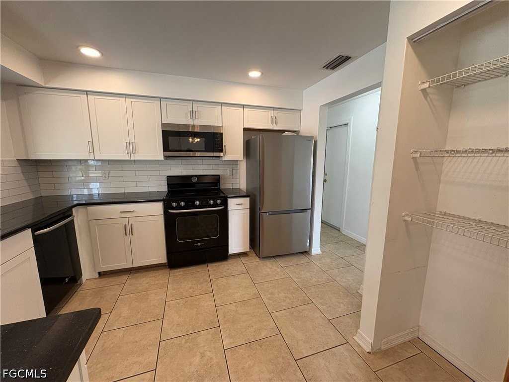 311 Sw 48th Ter - Photo 6 of 20