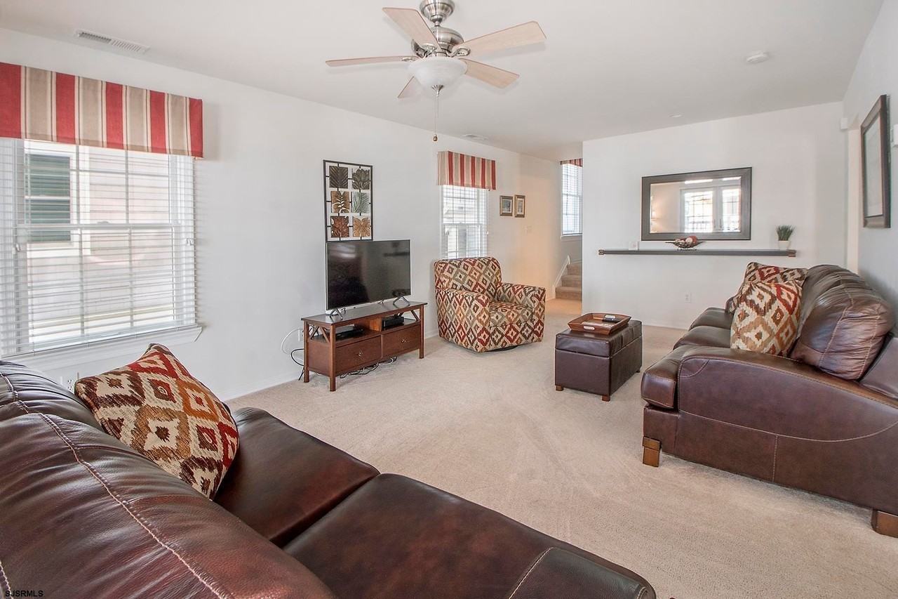 18 N Adams Ave - Photo 4 of 23