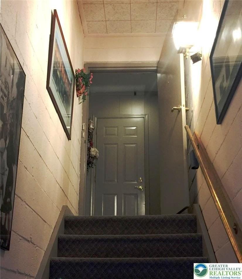 606 W Broad St #F - Photo 3 of 22