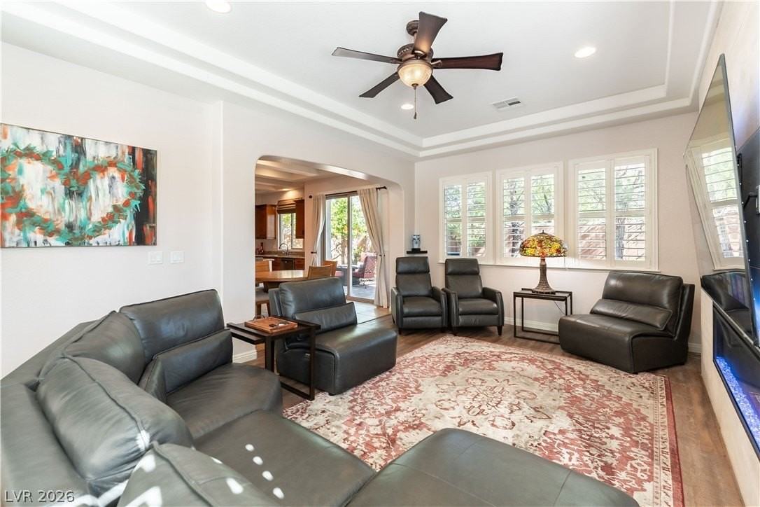 1041 Baronet Dr - Photo 7 of 50