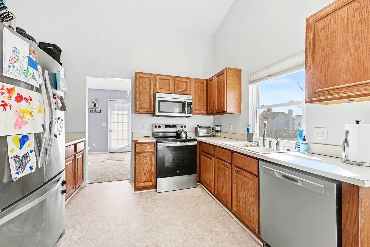 2863 Silver Spring Dr - Photo 3 of 14