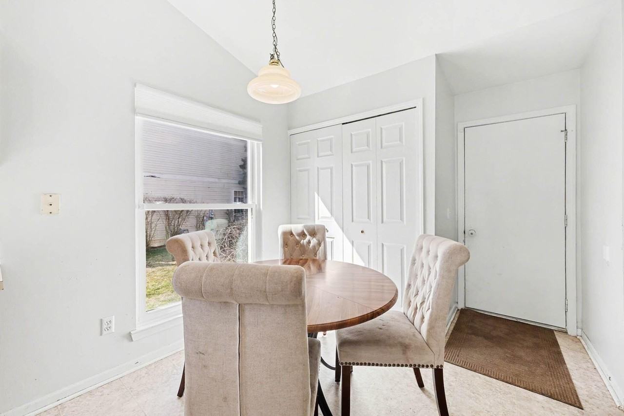 2863 Silver Spring Dr - Photo 4 of 14