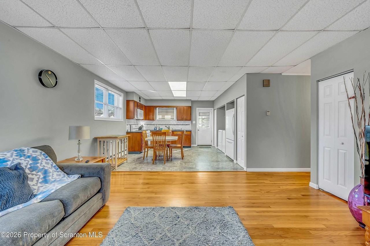 801 Moosic Rd - Photo 3 of 16