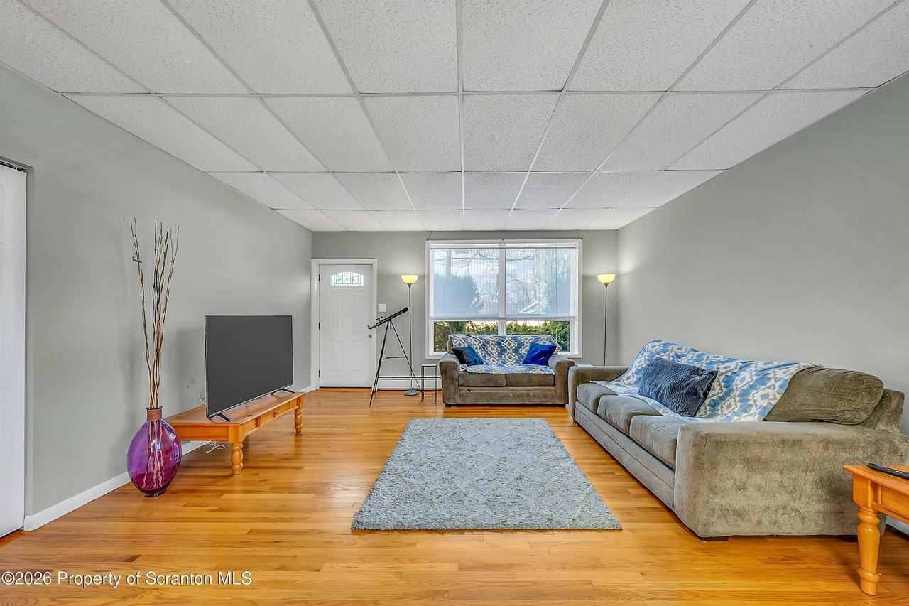 801 Moosic Rd - Photo 4 of 16