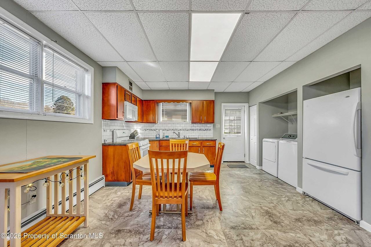 801 Moosic Rd - Photo 5 of 16