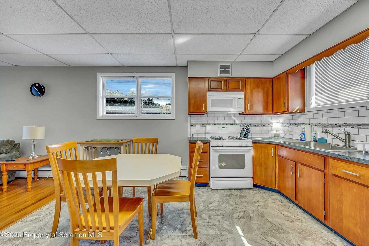 801 Moosic Rd - Photo 6 of 16