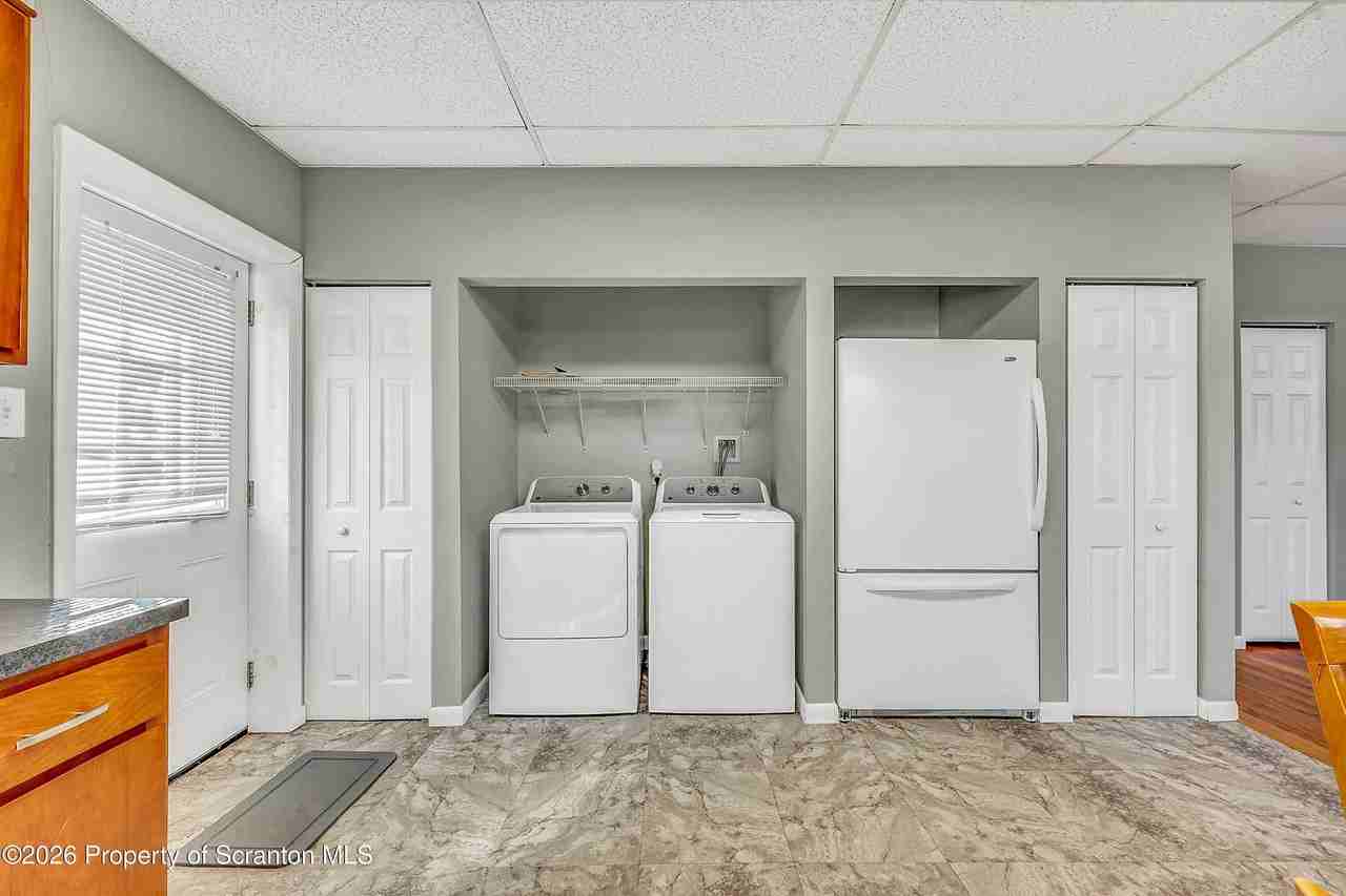 801 Moosic Rd - Photo 7 of 16