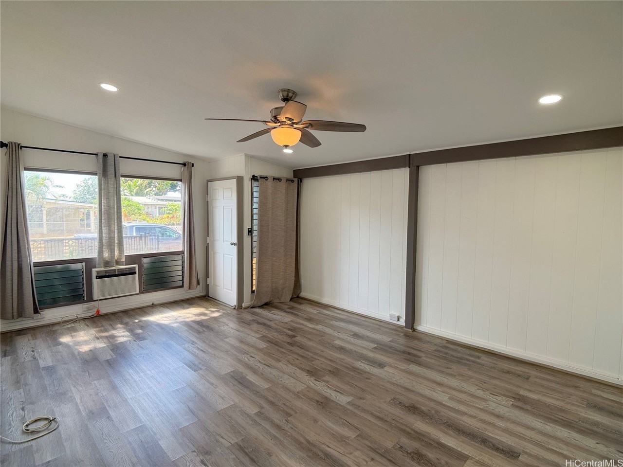 91-1058 Hanaloa St - Photo 3 of 16